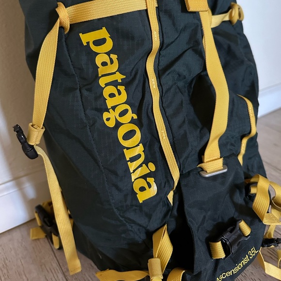 PATAGONIA ASCENSIONIST 35L CARBON & YELLOW HIKING BOOKBAG - Picture 5 of 12